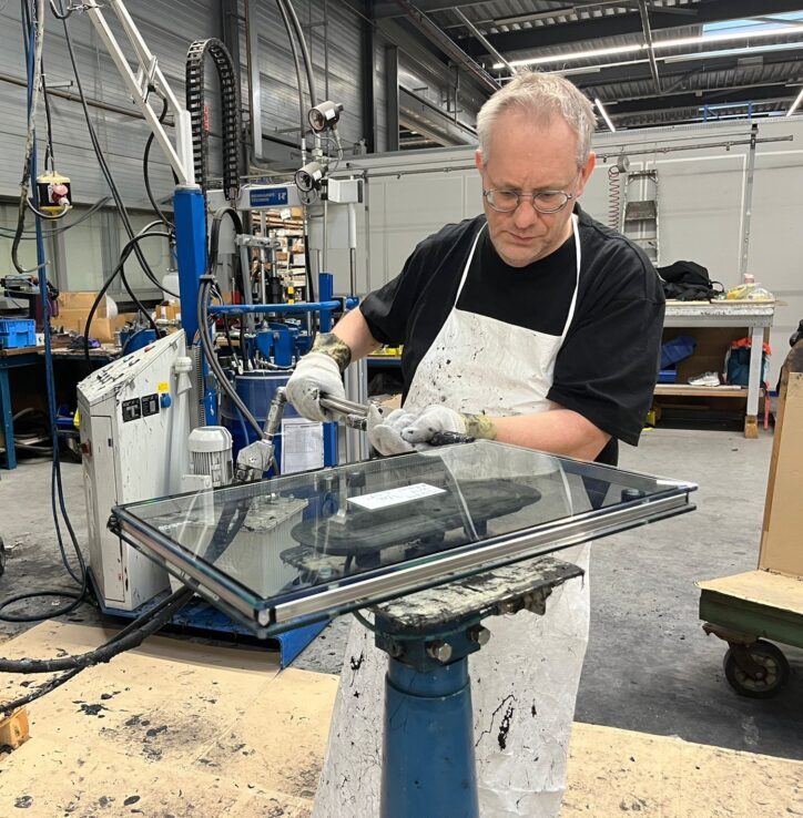 BUVA - vacature Assemblage medewerker Hardglas - hardglas ramen